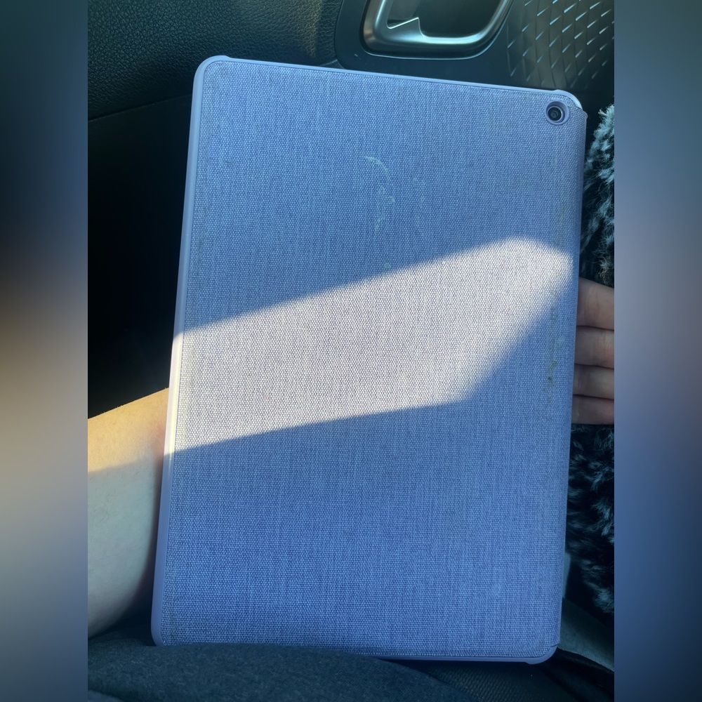 Amazon Tablet - Lilac Color - Picture 3 of 3